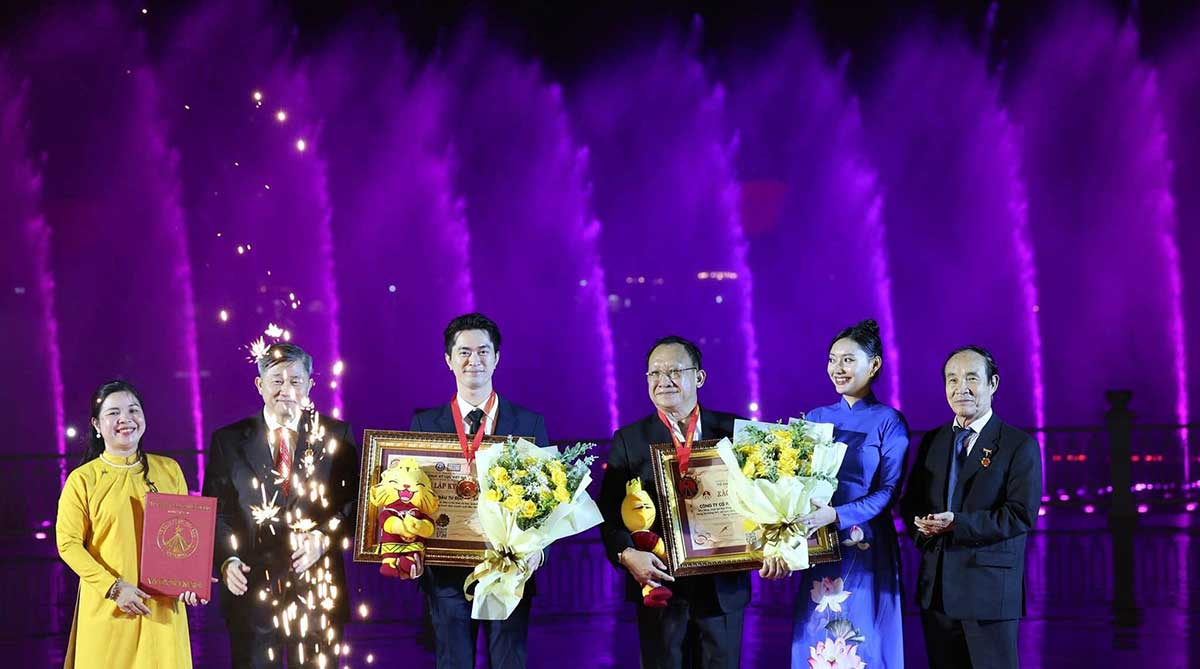 Van Phcu city nhận 2 kỷ lục Việt Nam